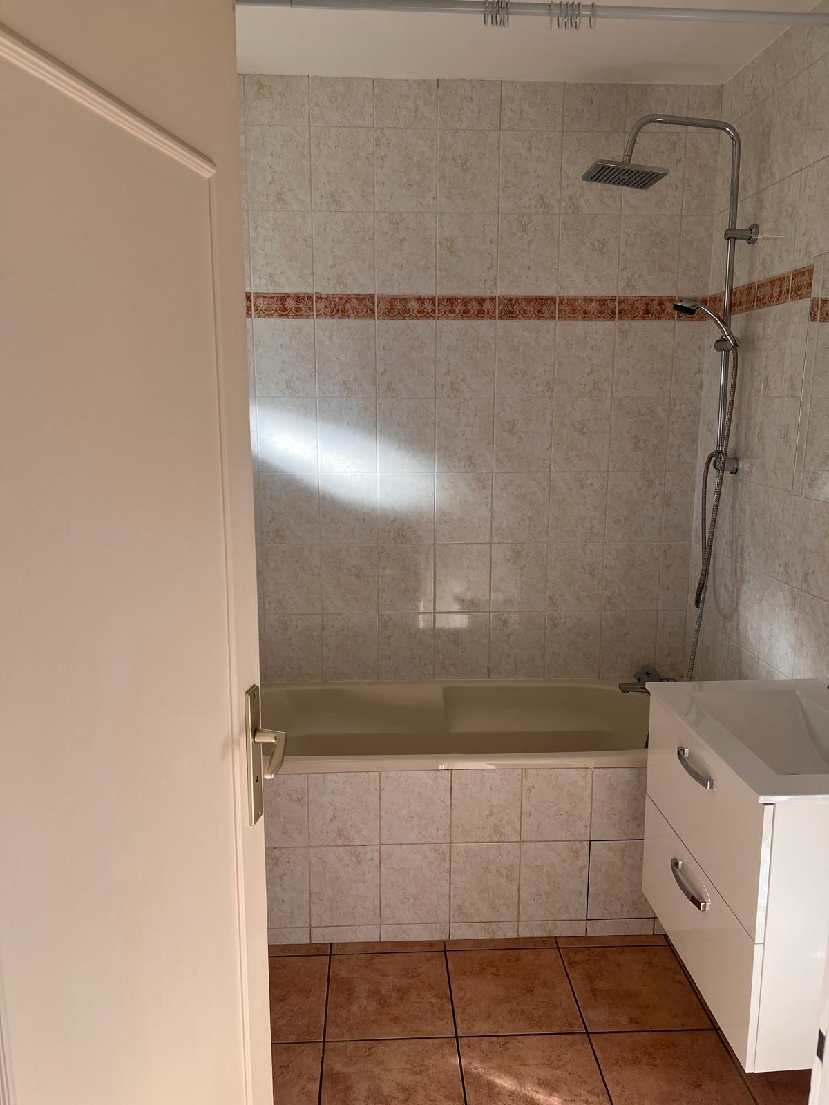 Avant - Ancienne salle de bain Bezons