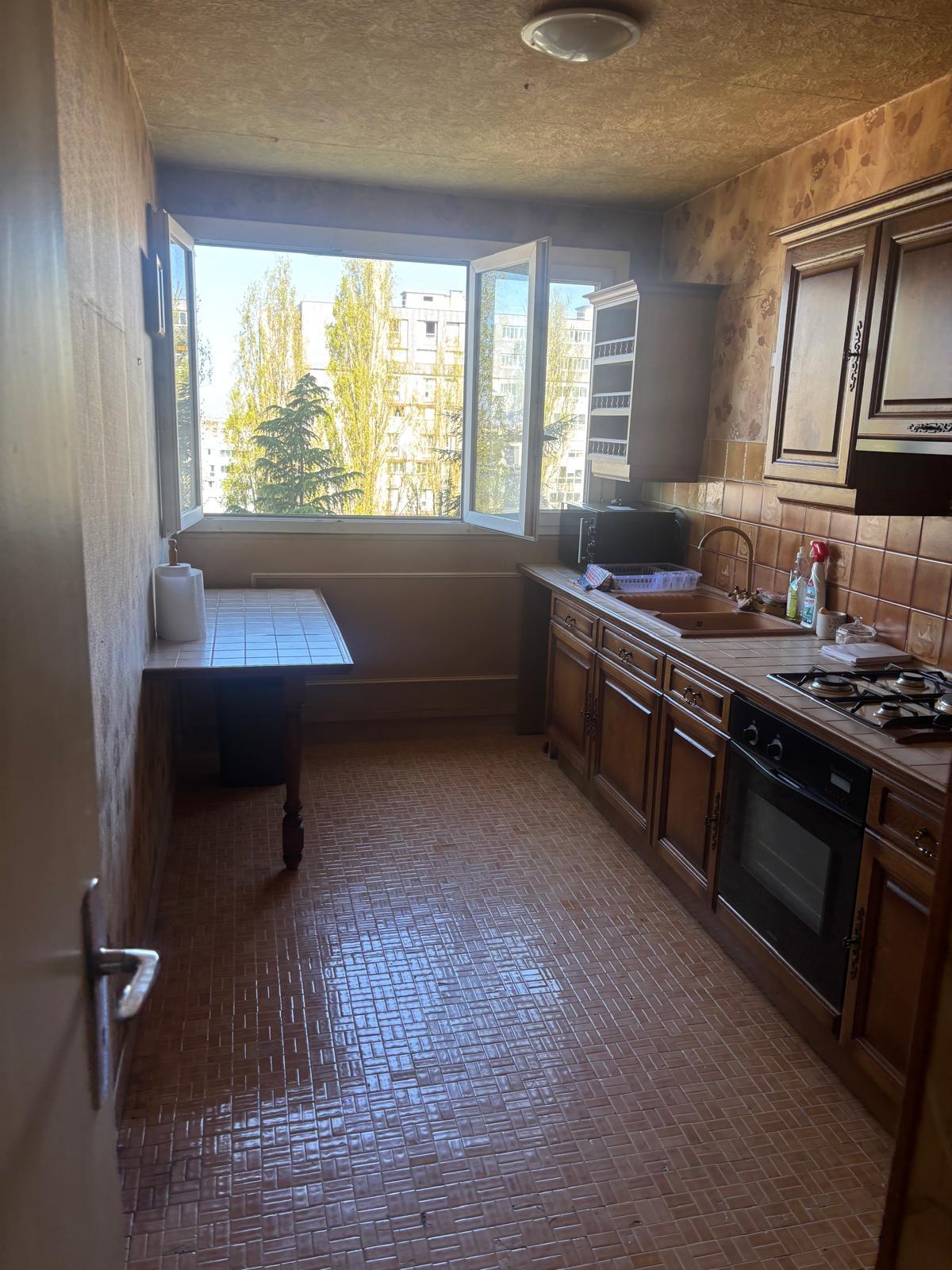 Avant transformation - Ancienne cuisine fermée Champigny