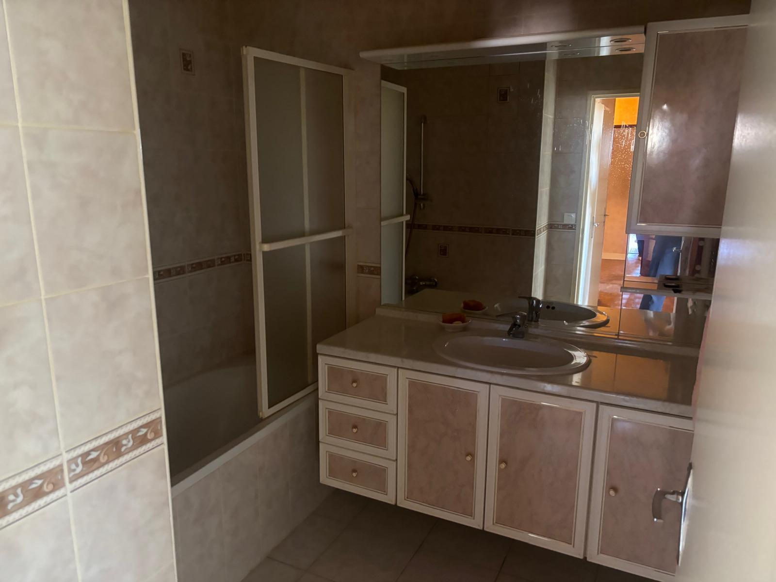 Avant - Salle de bain ancienne Champigny