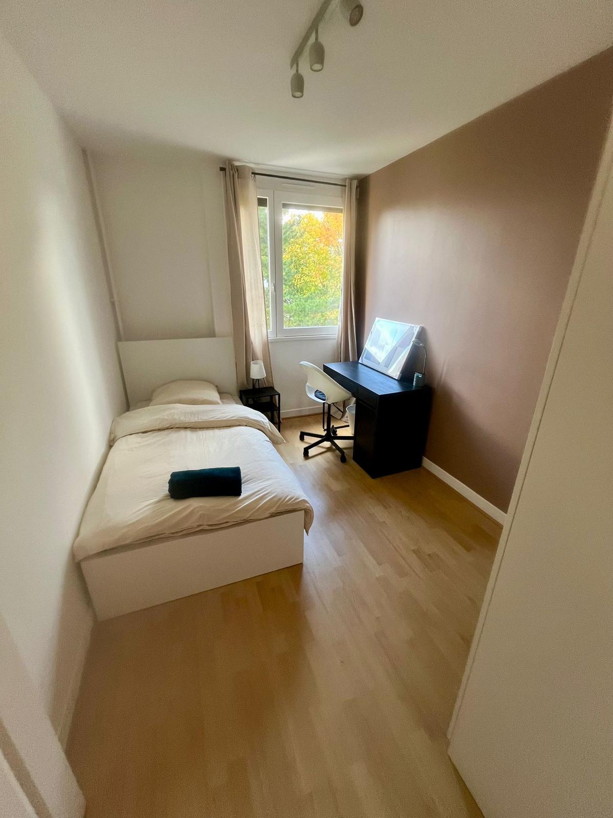 Après - Chambre 2 colocation Franconville