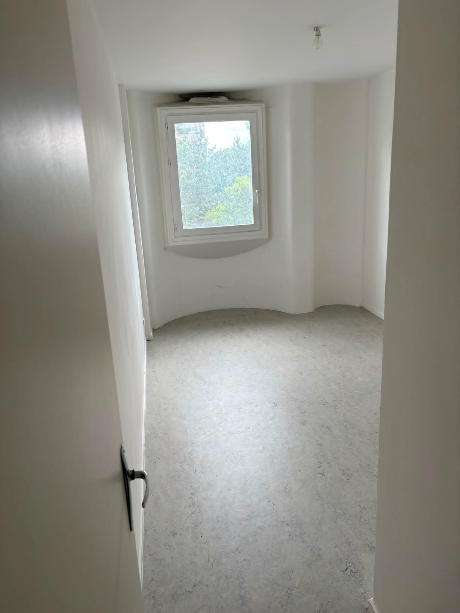 Pièce avant création d’une chambre dans la colocation à Noisy-le-Sec