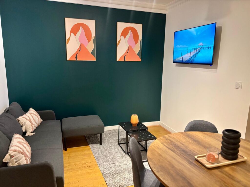 Aménagement intérieur et peinture d'un salon réalisé à Franconville par N-Terre Rénovation