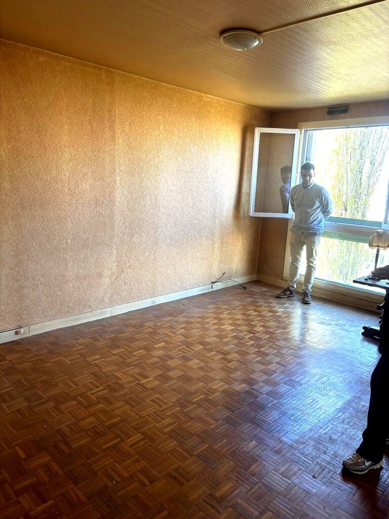 Salle de bain avant rénovation colocation Champigny N-Terre Rénovation"
Salon avant transformation colocation rentable Champigny
Cuisine avant rénovation investissement locatif Champigny
Chambre avant optimisation colocation Île-de-France
