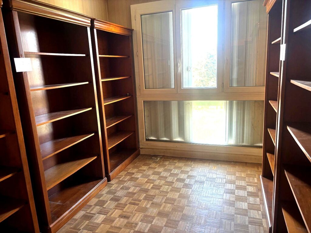 Salle de bain avant rénovation colocation Champigny N-Terre Rénovation"
"Salon avant transformation colocation rentable Champigny
Cuisine avant rénovation investissement locatif Champigny
Chambre avant optimisation colocation Île-de-France"